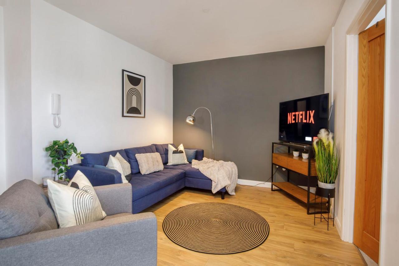 Escape @ Aura Apartment York